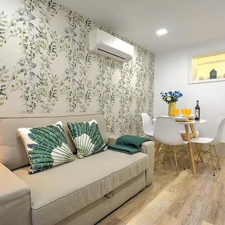 Traditional Apartment With A Terrace, Ac And Fast Internet Lisbon Exterior photo