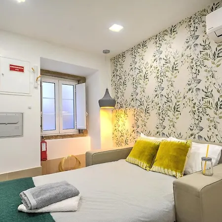 Traditional Apartment With A Terrace, Ac And Fast Internet Lisbon Exterior photo